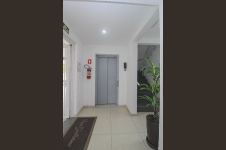 Apartamento à venda com 77m², 2 quartos e 2 vagas Apartamento à venda com 77m², 2 quartos e 2 vagasHall de entrada