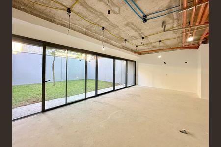 Sala  de casa de condomínio à venda com 4 quartos, 530m² em Itaim Bibi, São Paulo