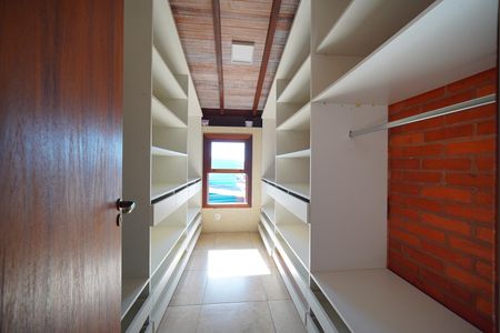 Casa para alugar com 202m², 3 quartos e 2 vagasCloset da suíte