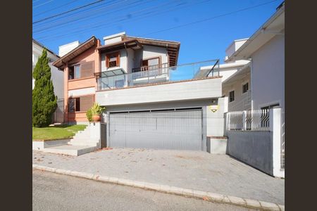 Fachada de casa para alugar com 3 quartos, 202m² em Pedra Branca, Palhoça