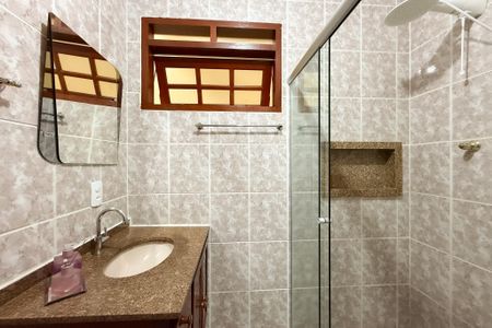 Casa à venda com 180m², 3 quartos e 3 vagasBanheiro