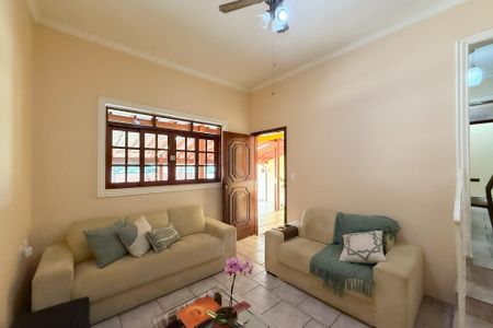 Casa à venda com 180m², 3 quartos e 3 vagasSala