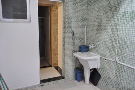 Casa de condomínio à venda com 62m², 2 quartos e 2 vagasBanheiro social