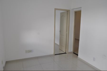 Casa de condomínio à venda com 62m², 2 quartos e 2 vagasSala