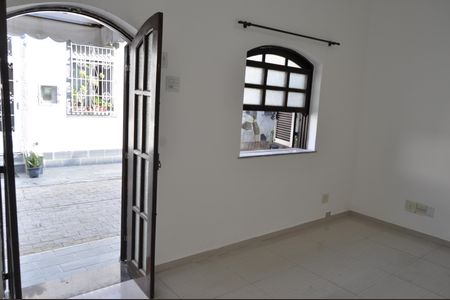 Casa de condomínio à venda com 62m², 2 quartos e 2 vagasSala