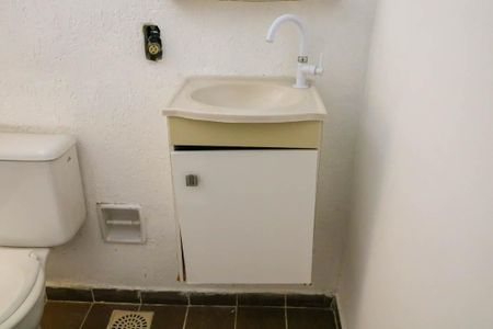 Banheiro - 2º Pavimento de apartamento para alugar com 2 quartos, 61m² em Inhaúma, Rio de Janeiro