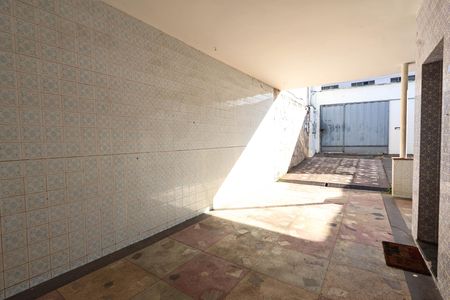 Garagem de casa para alugar com 5 quartos, 400m² em Alto Caiçaras, Belo Horizonte