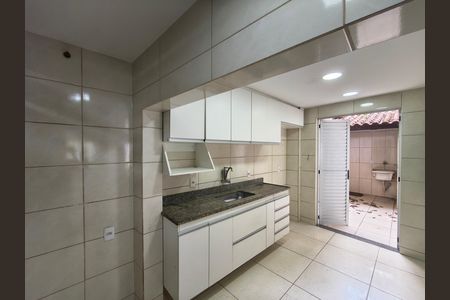 Casa para alugar com 100m², 5 quartos e 2 vagas