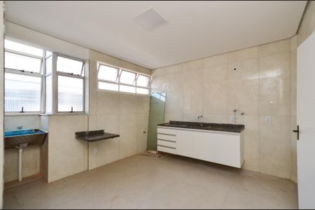Cozinha de apartamento à venda com 2 quartos, 76m² em Vila Suzana, Belo Horizonte