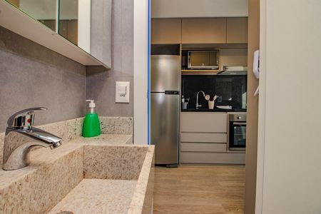 Banheiro de kitnet/studio para alugar com 1 quarto, 27m² em Mont’serrat, Porto Alegre