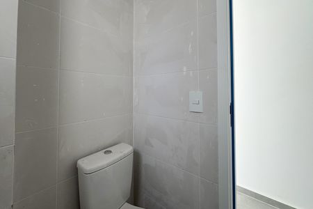 Apartamento à venda com 67m², 2 quartos e 1 vaga Apartamento à venda com 67m², 2 quartos e 1 vagaBanheiro social