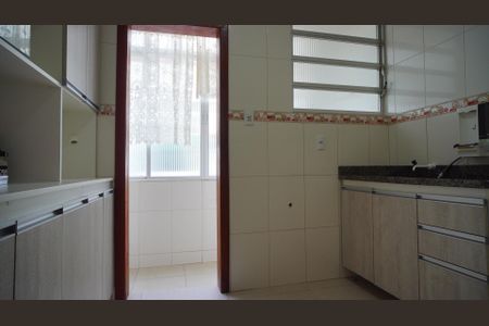 Cozinha  de apartamento à venda com 2 quartos, 62m² em São João, Porto Alegre