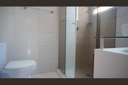 Banheiro  de apartamento à venda com 2 quartos, 62m² em São João, Porto Alegre