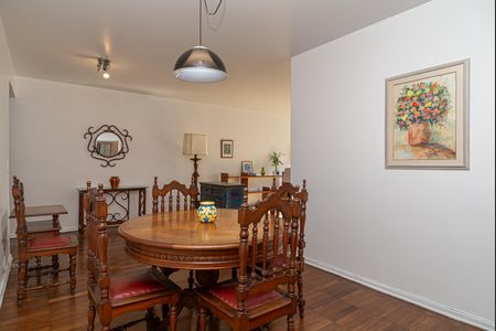 Apartamento para alugar com 128m², 3 quartos e 2 vagas Apartamento para alugar com 128m², 3 quartos e 2 vagasSala
