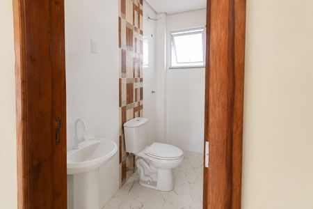 Banheiro de kitnet/studio para alugar com 1 quarto, 40m² em Serraria, São José