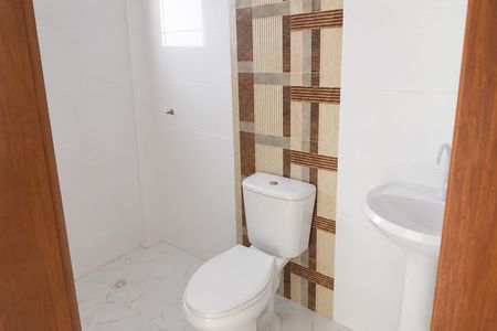Banheiro de kitnet/studio para alugar com 1 quarto, 40m² em Serraria, São José