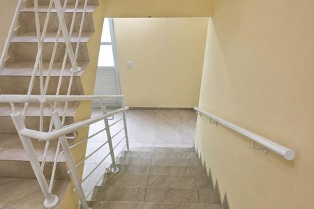 Escada de kitnet/studio para alugar com 1 quarto, 40m² em Serraria, São José
