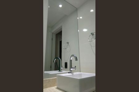 Banheiro de apartamento à venda com 2 quartos, 42m² em Vila Chabilandia, São Paulo