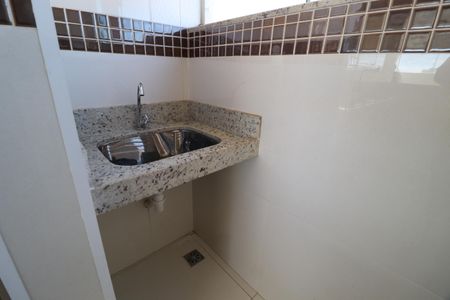 Cozinha e Área de Serviço de apartamento para alugar com 2 quartos, 62m² em Santa Mônica, Uberlândia