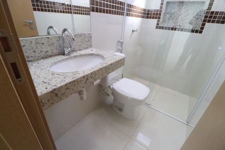 Banheiro Social de apartamento para alugar com 2 quartos, 62m² em Santa Mônica, Uberlândia