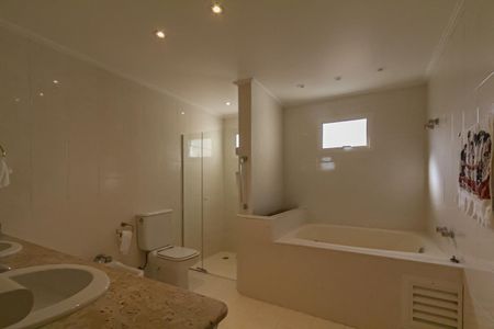 Apartamento à venda com 350m², 4 quartos e 3 vagasBanheiro da Suíte 2