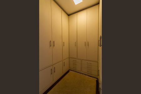Apartamento à venda com 350m², 4 quartos e 3 vagasCloset da Suíte 2