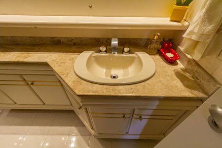 Apartamento à venda com 350m², 4 quartos e 3 vagasBanheiro Social