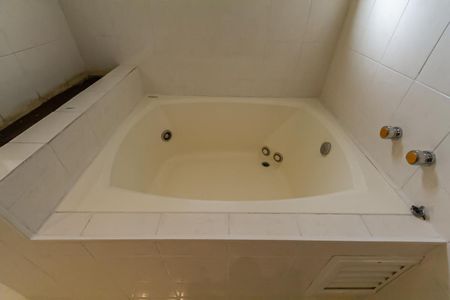Apartamento à venda com 350m², 4 quartos e 3 vagasBanheiro da Suíte 2