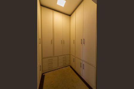 Apartamento à venda com 350m², 4 quartos e 3 vagasCloset da Suíte 2