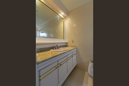 Apartamento à venda com 350m², 4 quartos e 3 vagasBanheiro da Suíte 1