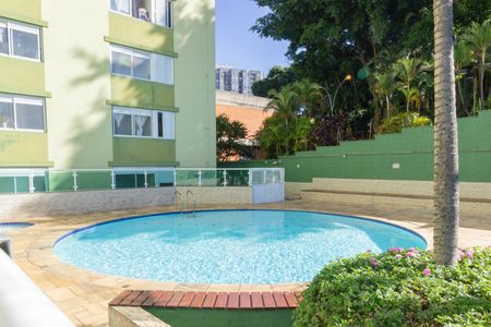 Apartamento para alugar com 47m², 2 quartos e 1 vaga Apartamento para alugar com 47m², 2 quartos e 1 vagaÁrea comum - Piscina