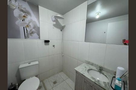 Banheiro de apartamento para alugar com 2 quartos, 60m² em Setor Negrão de Lima, Goiânia