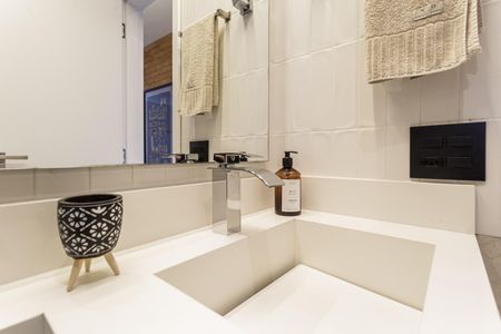 Banheiro Social de apartamento para alugar com 2 quartos, 70m² em Cidade Monções, São Paulo