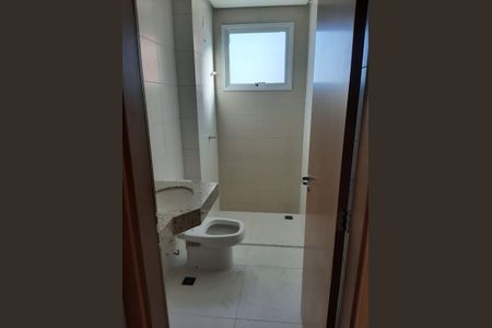 Banheiro de apartamento à venda com 2 quartos, 64m² em Setor Leste Universitário, Goiânia