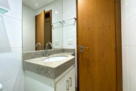 Apartamento à venda com 140m², 3 quartos e 3 vagas Apartamento à venda com 140m², 3 quartos e 3 vagasBanheiro da Suíte