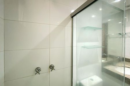 Apartamento à venda com 140m², 3 quartos e 3 vagas Apartamento à venda com 140m², 3 quartos e 3 vagasBanheiro da Suíte