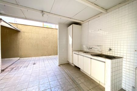 Apartamento à venda com 140m², 3 quartos e 3 vagas Apartamento à venda com 140m², 3 quartos e 3 vagasÁrea de Serviço