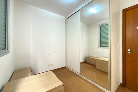 Apartamento à venda com 140m², 3 quartos e 3 vagas Apartamento à venda com 140m², 3 quartos e 3 vagasQuarto 3