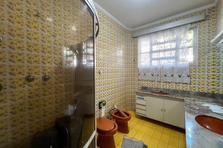 Banheiro social de casa à venda com 5 quartos, 260m² em Cursino, São Paulo