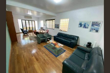 Casa à venda com 4 quartos, 236m² em Itaim Bibi, São Paulo