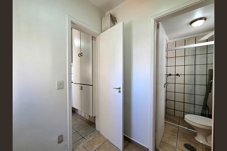 Apartamento para alugar com 180m², 4 quartos e 3 vagas Apartamento para alugar com 180m², 4 quartos e 3 vagasQuarto de Serviço