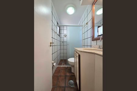Apartamento para alugar com 180m², 4 quartos e 3 vagas Apartamento para alugar com 180m², 4 quartos e 3 vagasBanheiro da Suíte 2