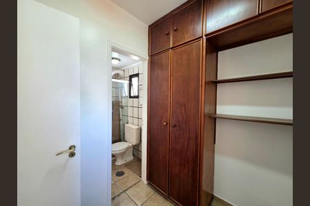Apartamento para alugar com 180m², 4 quartos e 3 vagas Apartamento para alugar com 180m², 4 quartos e 3 vagasQuarto de Serviço