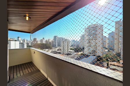 Apartamento para alugar com 180m², 4 quartos e 3 vagas Apartamento para alugar com 180m², 4 quartos e 3 vagasVaranda
