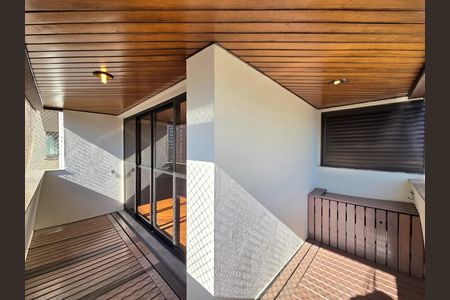 Apartamento para alugar com 180m², 4 quartos e 3 vagas Apartamento para alugar com 180m², 4 quartos e 3 vagasVaranda