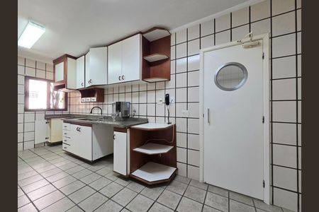 Apartamento para alugar com 180m², 4 quartos e 3 vagas Apartamento para alugar com 180m², 4 quartos e 3 vagasCozinha