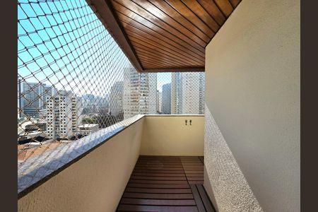 Apartamento para alugar com 180m², 4 quartos e 3 vagas Apartamento para alugar com 180m², 4 quartos e 3 vagasVaranda