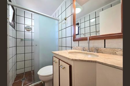 Apartamento para alugar com 180m², 4 quartos e 3 vagas Apartamento para alugar com 180m², 4 quartos e 3 vagasBanheiro da Suíte 2