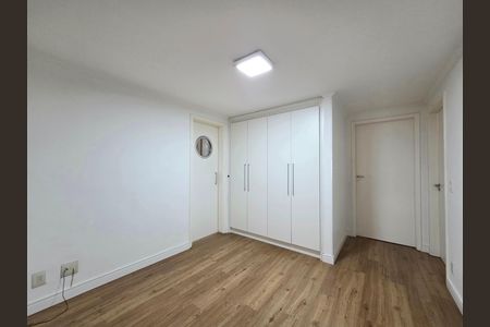 Apartamento para alugar com 180m², 4 quartos e 3 vagas Apartamento para alugar com 180m², 4 quartos e 3 vagasCorredor