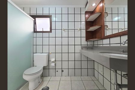 Apartamento para alugar com 180m², 4 quartos e 3 vagas Apartamento para alugar com 180m², 4 quartos e 3 vagasBanheiro da Suíte 1